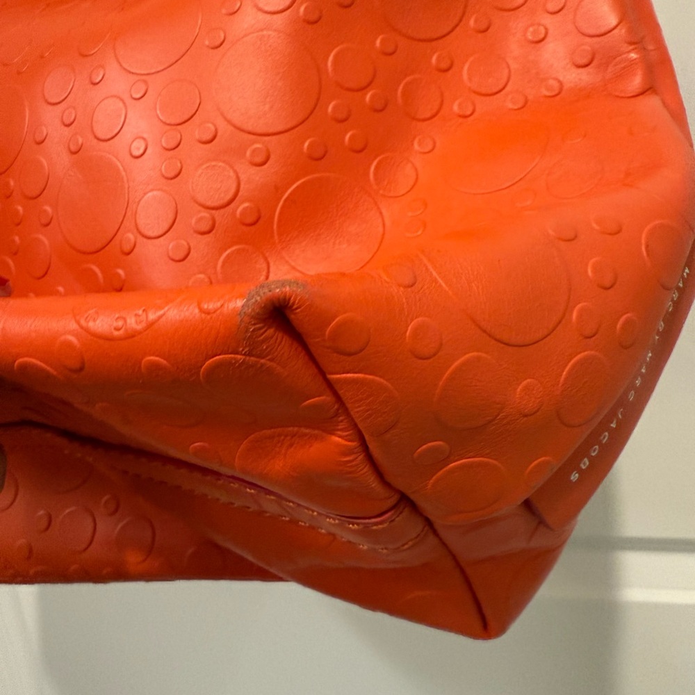 Rare Marc by Marc Jacobs Embossed Coral Leather Hobo Bag – High-Quality, Vintage - Picture 15 of 16